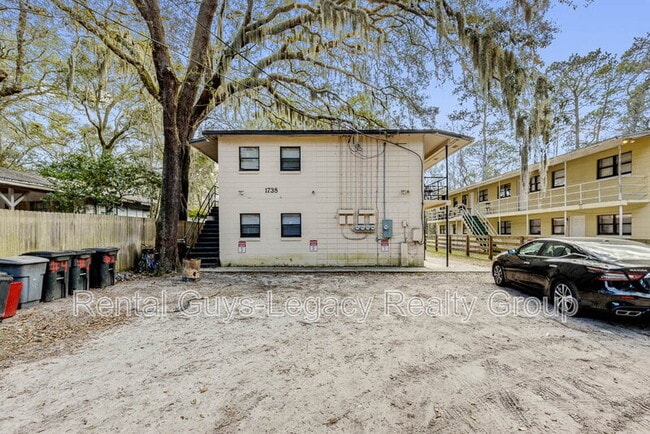Foto del edificio - 1738 Wright Ave