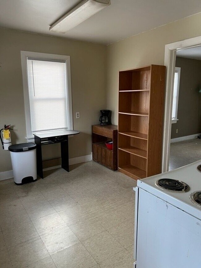 Foto del edificio - 5 Bedroom Home in Campus Area - Available August 1st