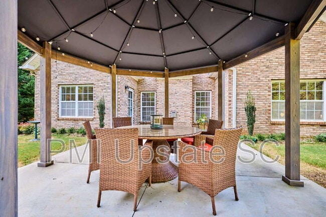 Foto del edificio - 120 Haddington Ln