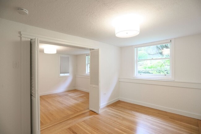 Building Photo - Lovely 1BR/1BA garden apartment in Lower P...