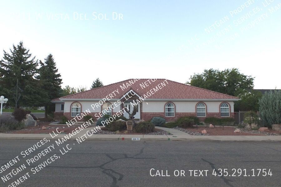 Primary Photo - 2211 W Vista Del Sol Dr