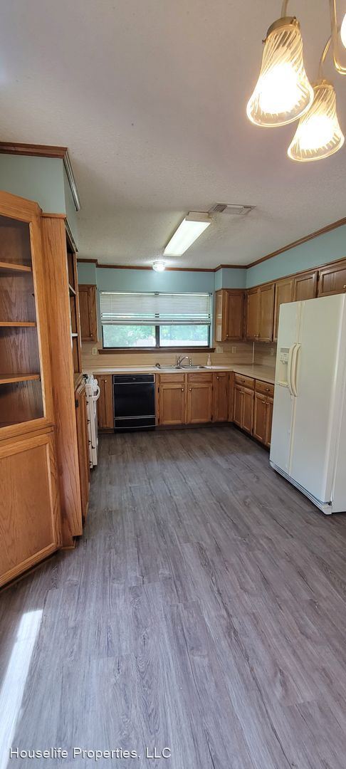 Building Photo - 3 br, 2 bath House - 8920 Twelve Oaks Dr