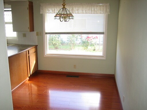 Building Photo - 440 Wilshire Dr N