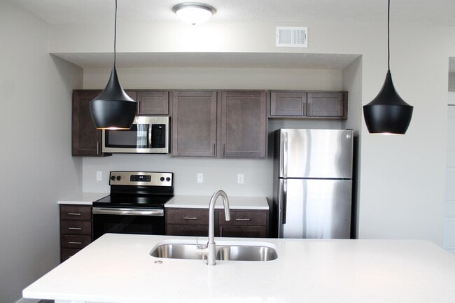 Building Photo - 1007 Sunrise Dr