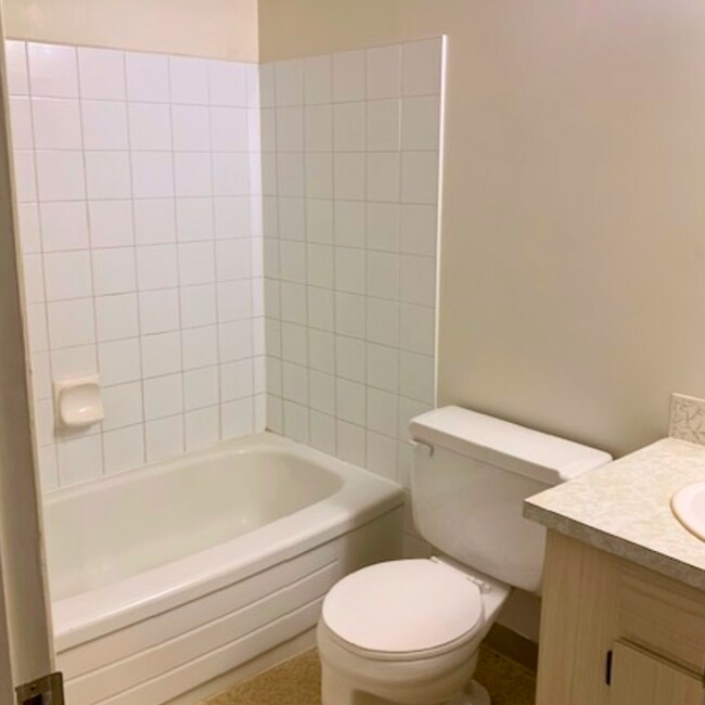 Building Photo - 10601-10100 100 St