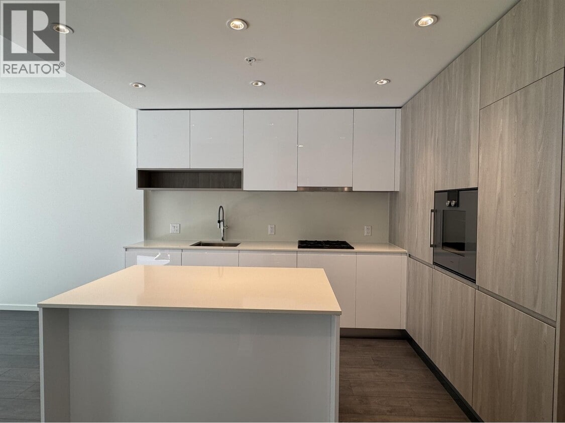 Primary Photo - 6500-6500 Minoru Blvd