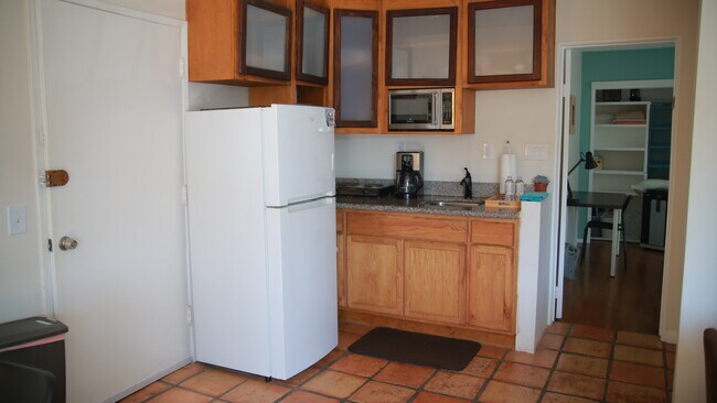 1HAB - Kitchenette - 3004 Pacific Ave