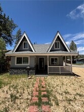 Building Photo - 445 E Meadow Ln
