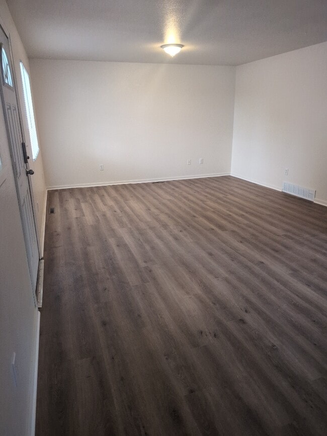 Foto del edificio - 408 E 4th St