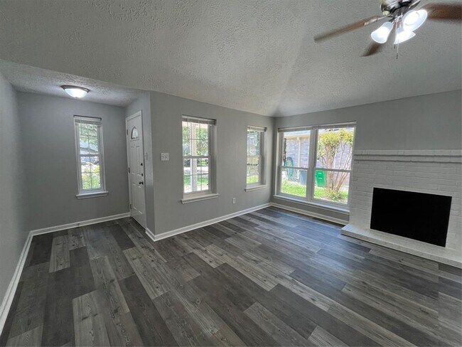 Building Photo - 5007 Edgegate Dr