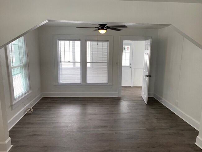 Foto del edificio - 2 Bed/1 Bath - Unit 12