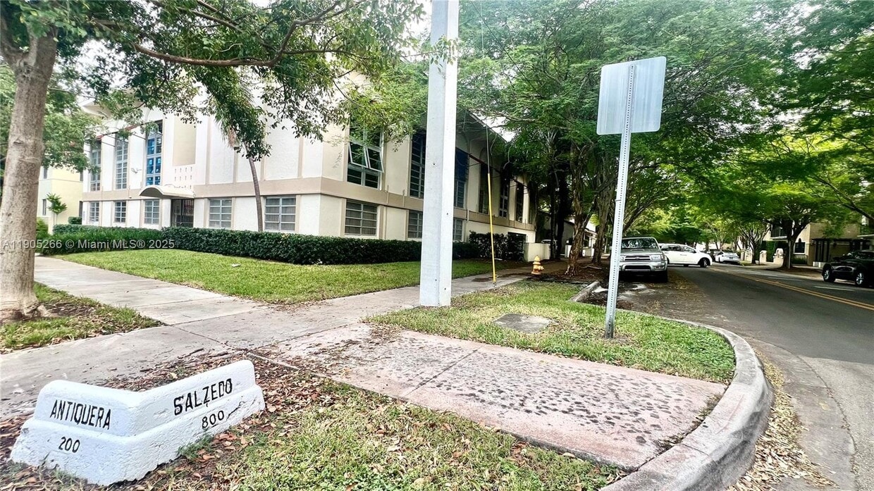 Primary Photo - 234 Antiquera Ave