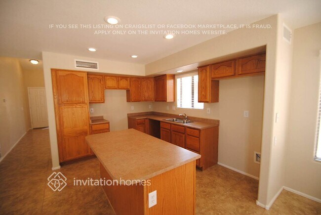 Building Photo - 519 N 167th Dr