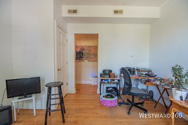 Foto del edificio - 3025 W Diversey-2