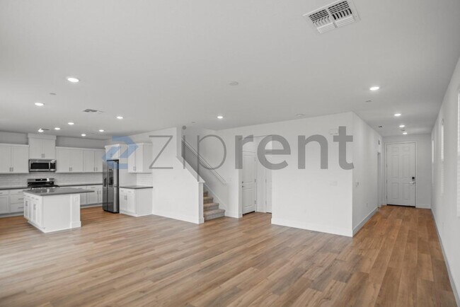 Foto del edificio - 3375 Tibidabo St