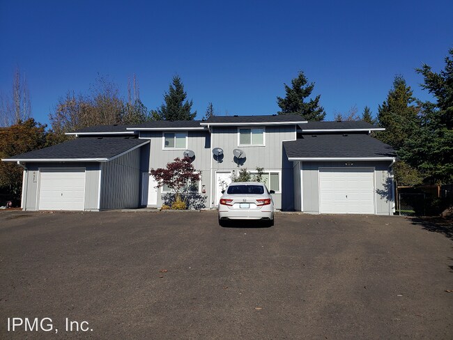 Building Photo - 831-837 NW Oak Ave