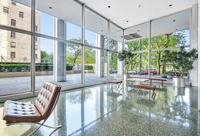 Foto del edificio - 2400 N Lakeview Ave