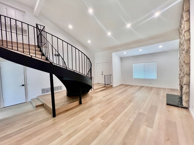 Building Photo - Beautiful 4BR/3BA Home – Bright, Modern & ...