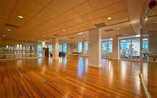 Building Photo - 848 Brickell Key Dr