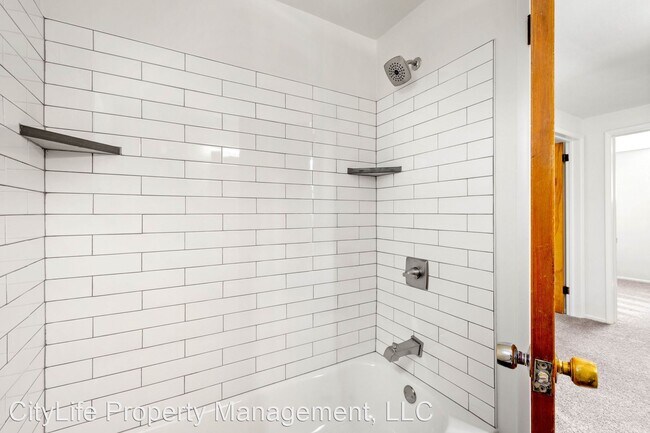 Building Photo - 3 br, 1 bath House - 641 Brinwood Avenue