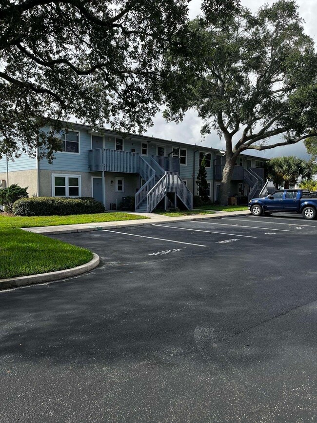 Building Photo - 700 W Pope Rd