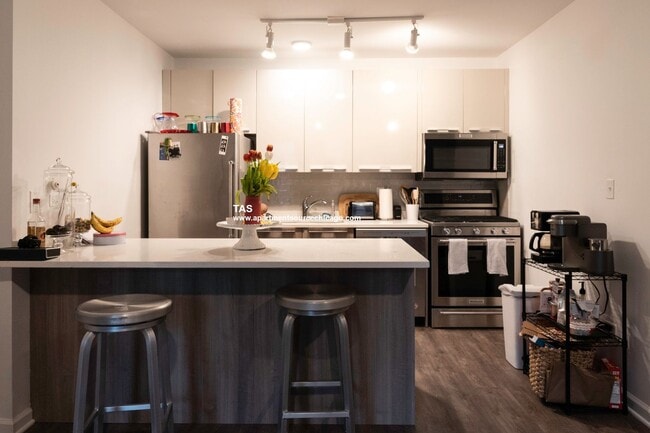 Massive Condo Quality 2 Bed / 2.5 Bath Duplex Down in Wrigleyville! - Massive Condo Quality 2 Bed / 2.5 Bath Duplex Down in Wrigleyville!