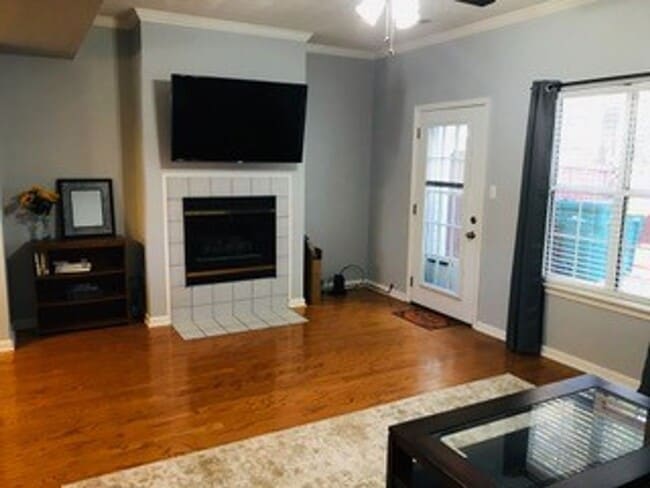 Building Photo - 409 Wrought Iron Bend