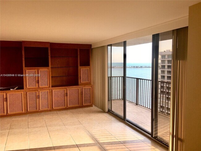 Building Photo - 1450 Brickell Bay Dr