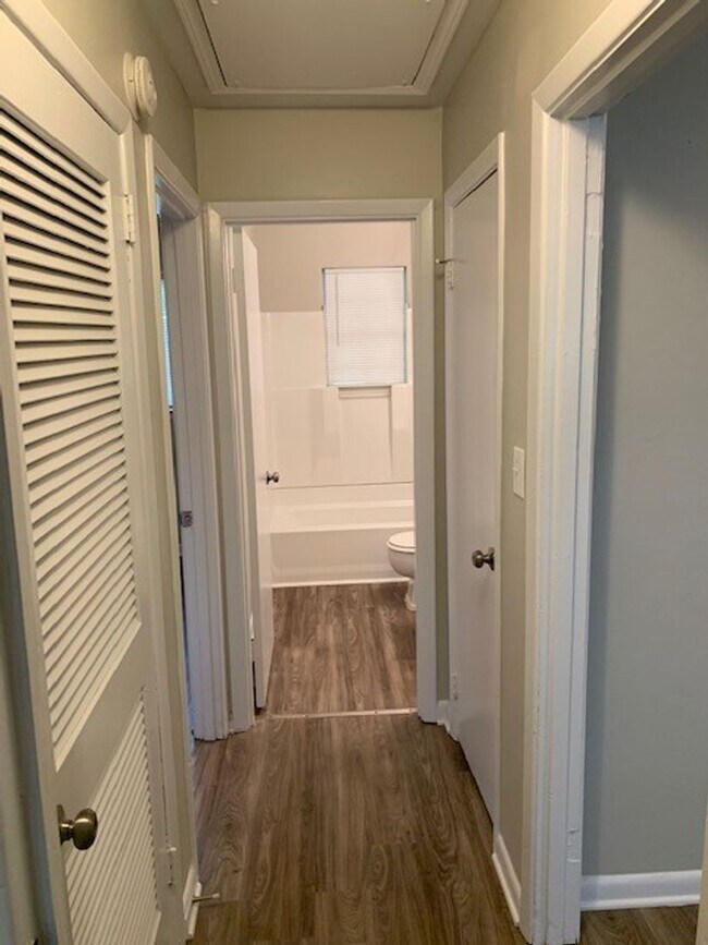 Foto del edificio - 1073-1075 Wisteria Dr SW