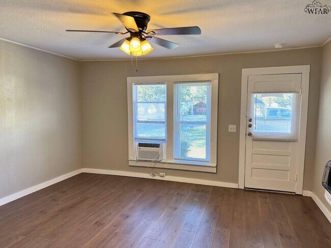 Foto del edificio - 704 Reagan St