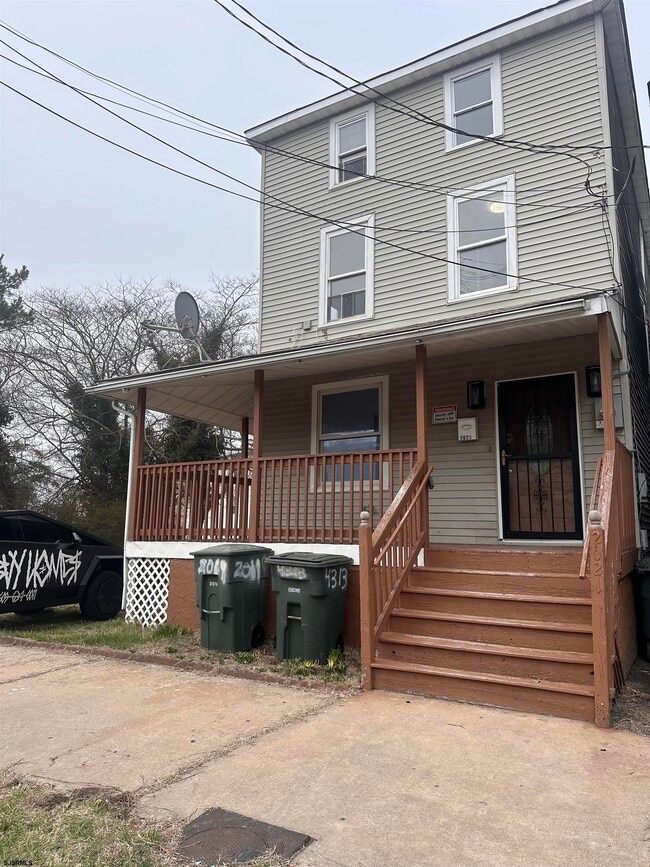 Building Photo - 2021 Caspian Ave