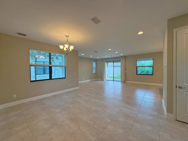 Building Photo - 2941 Casterton Dr