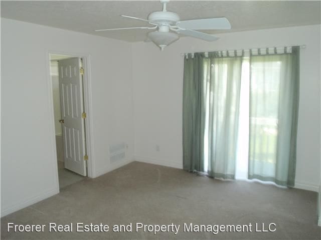 Building Photo - 3 br, 2.5 bath House - 1030 E Riverbend Lane