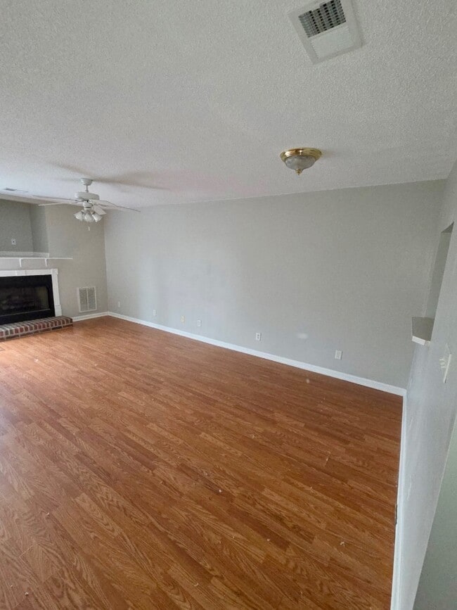 Foto del edificio - 716 King Springs Rd