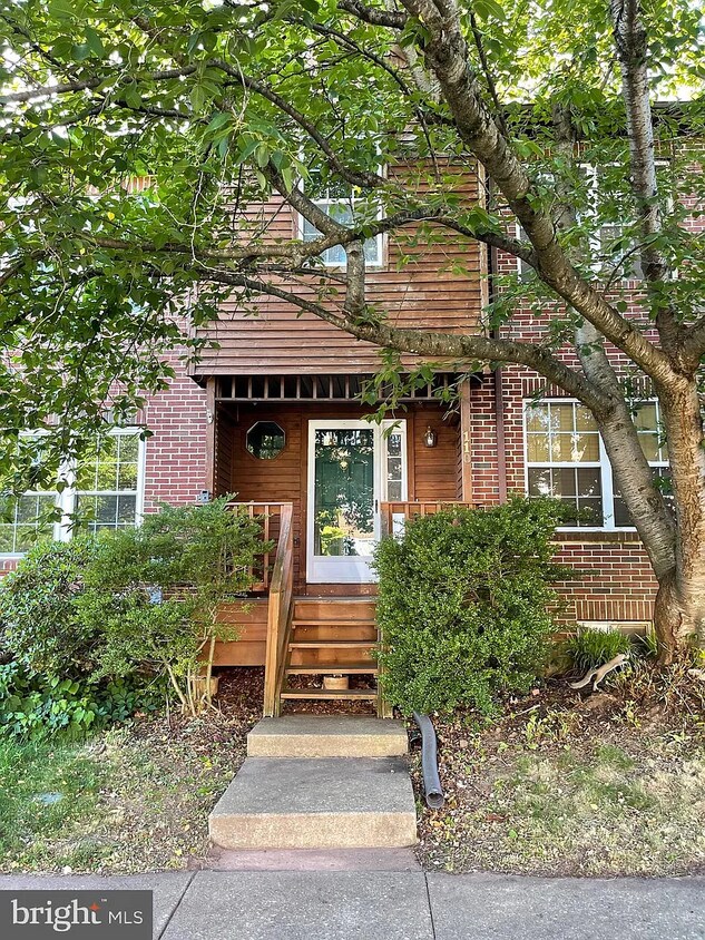 Primary Photo - 110 Magnolia Ct