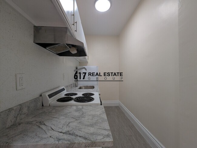 Building Photo - 31 Park Dr