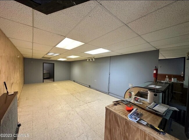 Foto del edificio - 233 S Oak St