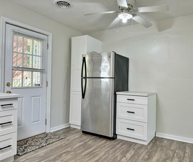 Foto del edificio - 852 W 48th St