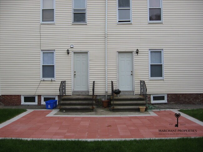 Building Photo - 363 Windsor St