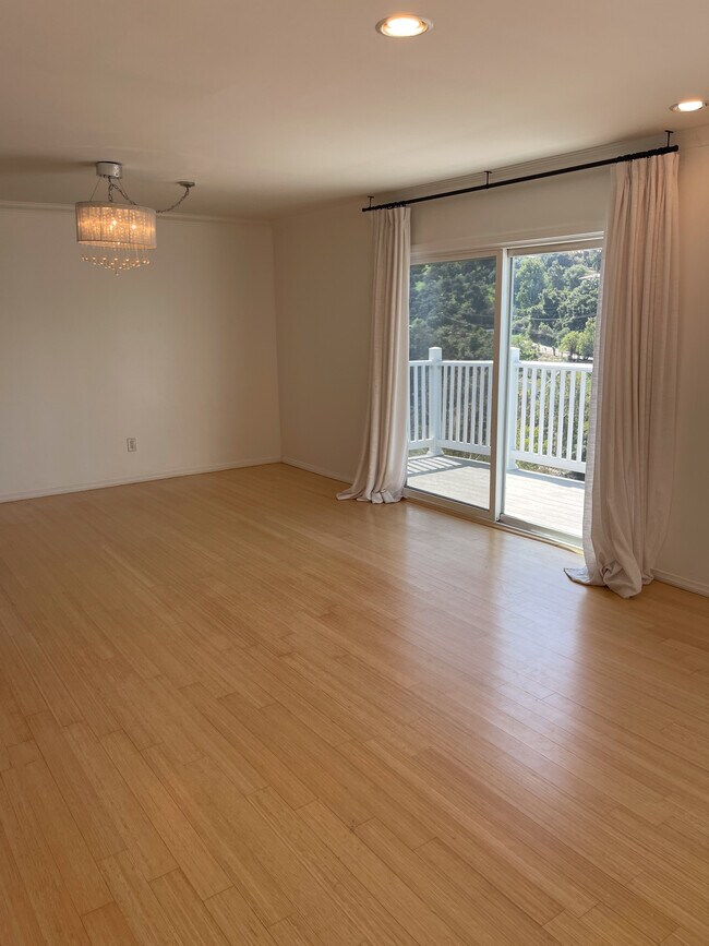 Living Room - 3832 Alta Mesa Dr