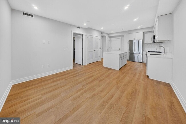 Photo - 811 N Columbus St Apartment