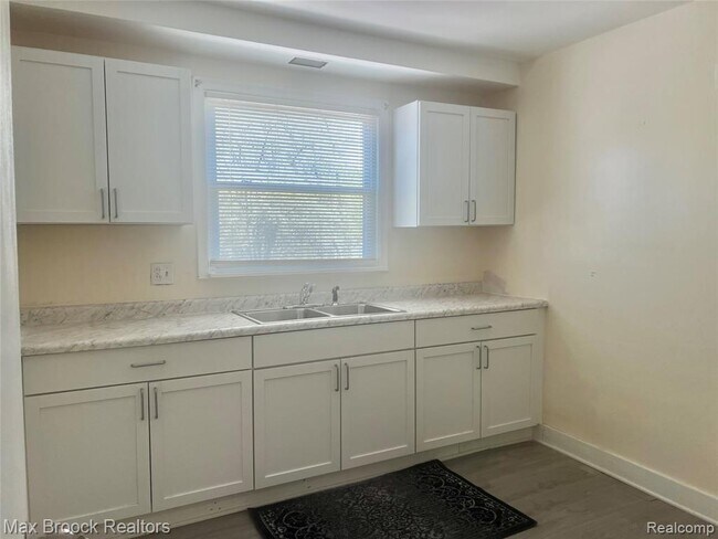 Foto del edificio - 15518 Meyers Rd