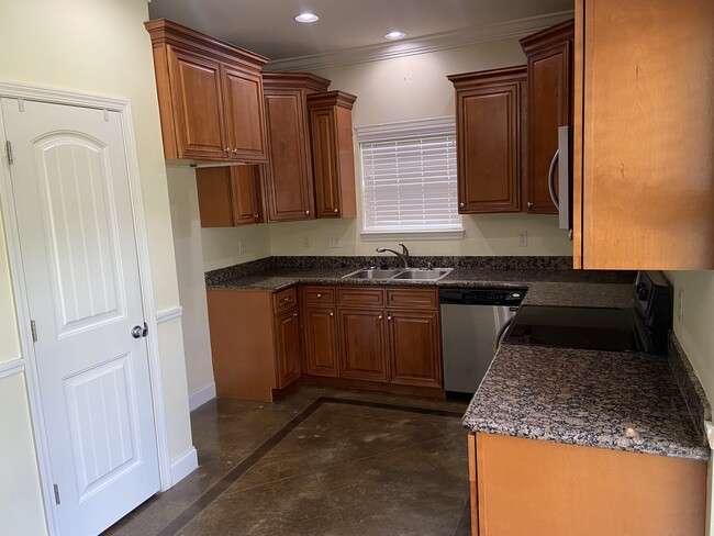 Building Photo - 40306 Skylar Ln