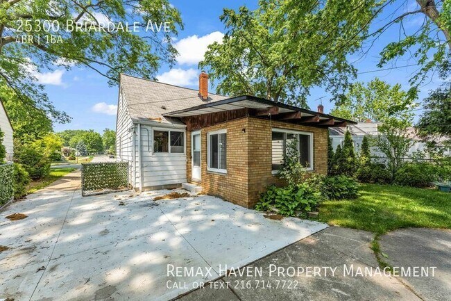 Foto del edificio - 25300 Briardale Ave, Euclid-  Stunning 4 b...
