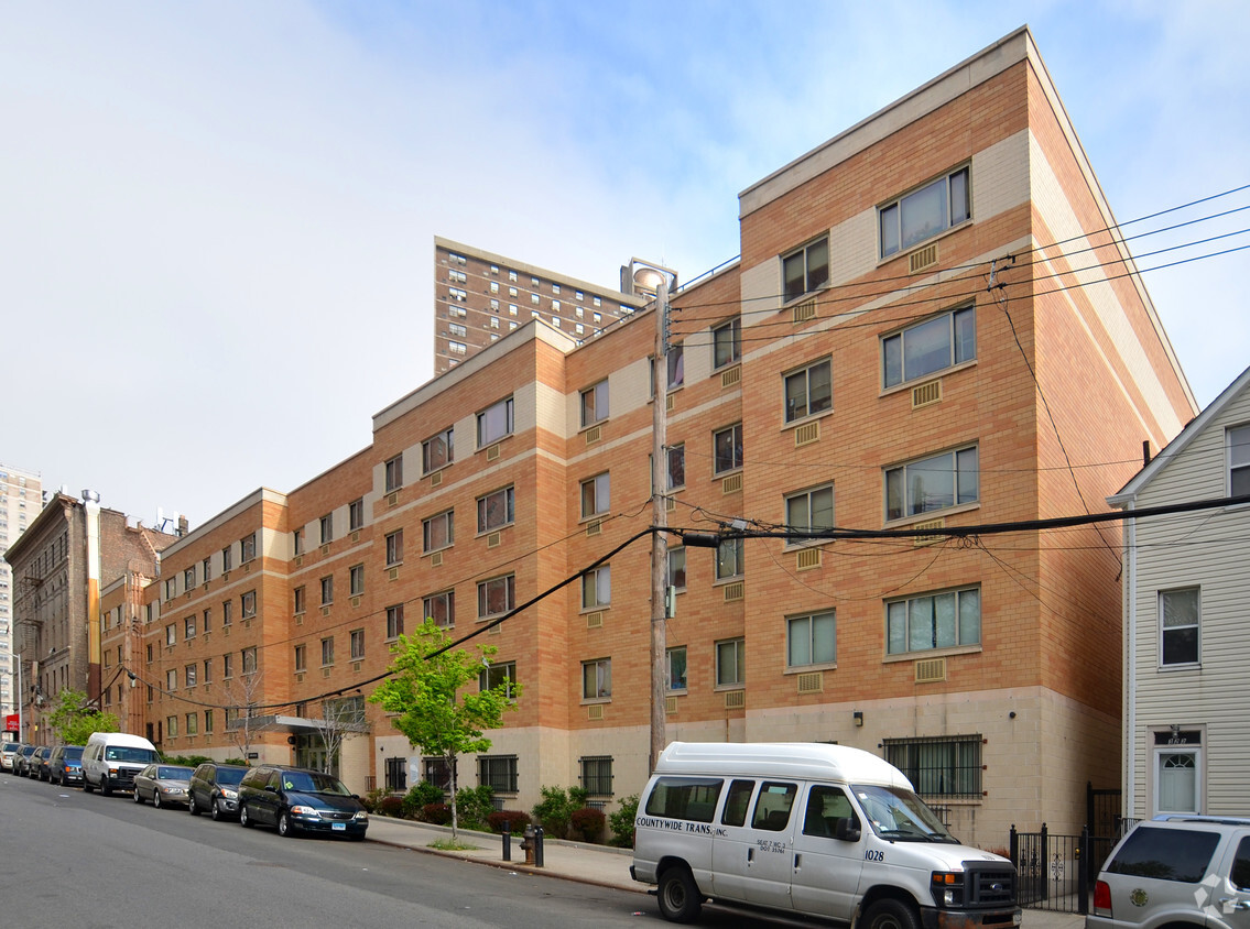 Foto principal - Courtlandt Avenue Apartments