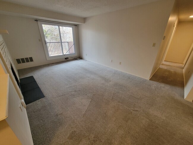 Photo du bâtiment - 45 Akins Dr