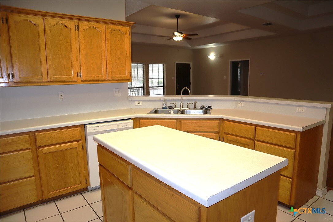 Foto del edificio - 677 Sagewood Pkwy