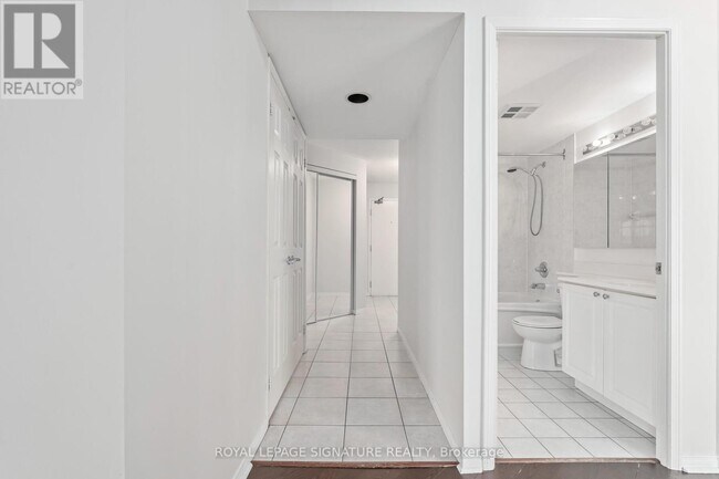 Photo du bâtiment - 887 Bay St.