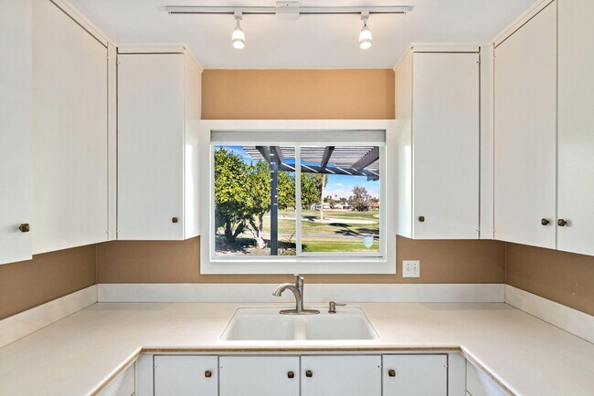 Building Photo - 77530 California Dr