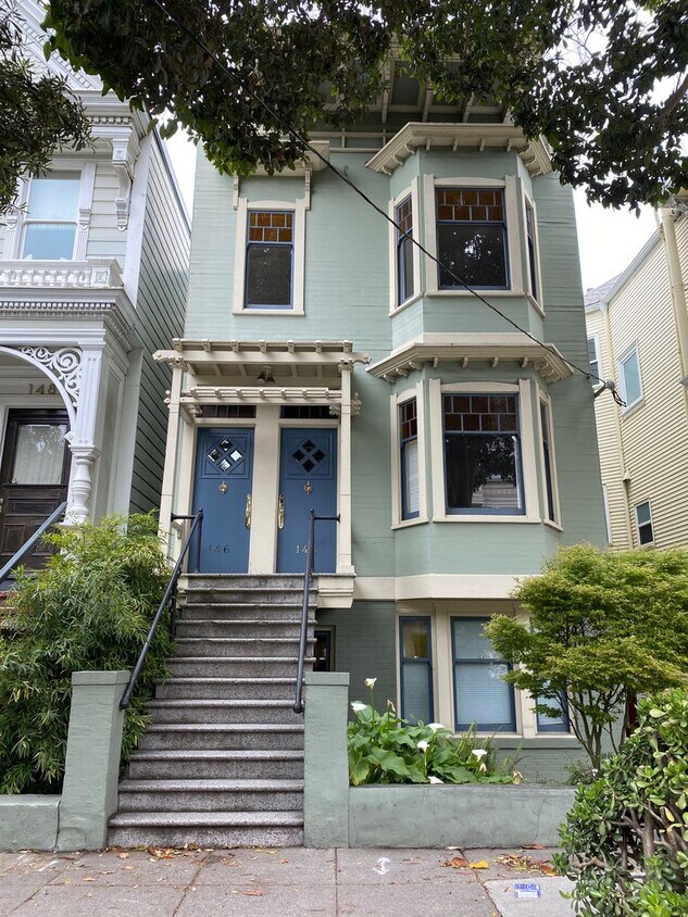 Primary Photo - EPIC REA - Beautiful Top Floor 2 bedroom 1...